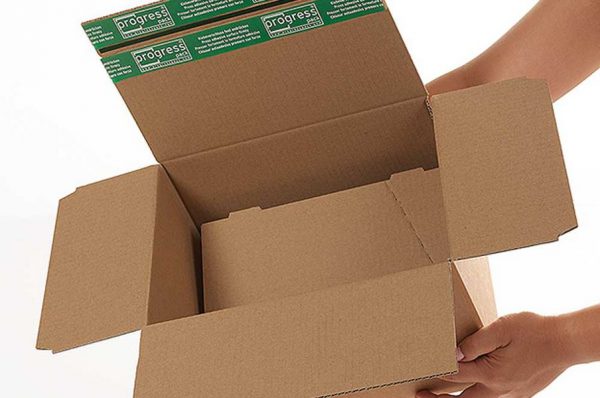 automatisch sluitende bruine kartonnen doos